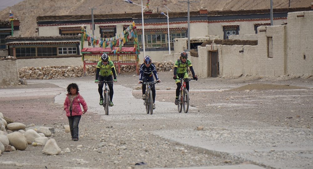 Tibet Cycling trek